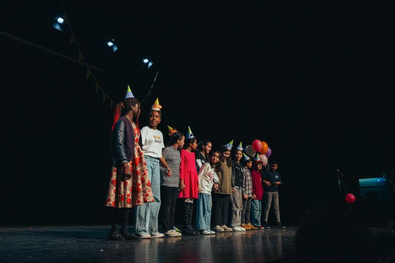 Verjaardagsfeest - kinderen op een rij